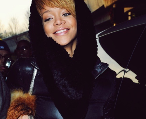 Fotos anteriores de Rihanna [2] > Apariciones, Photoshots... - Página 42 Tumblr_mcxpnjn7oT1qgy8r3o1_500