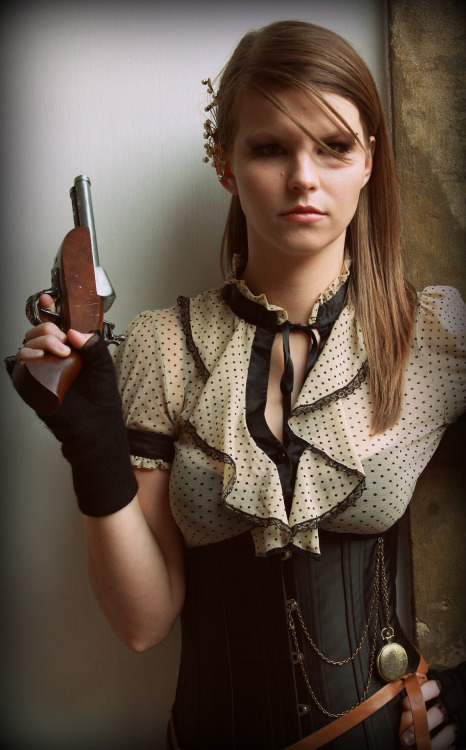 chicas steampunk - Página 2 Tumblr_mcz9bh39vC1qca2d4o1_500