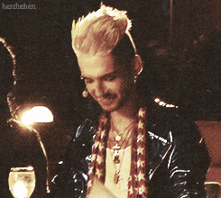 Novas Fotos: Bill e Tom + fãs [EDT] - vídeo Tumblr_mdg3e5AlzF1qc1sb1o2_250