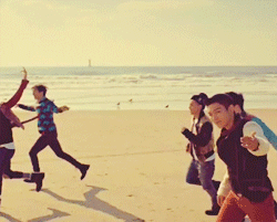 [CF][Vid] BIGBANG - GMarket bãi biển Tumblr_mditjrfOOs1ryk9p5o10_250