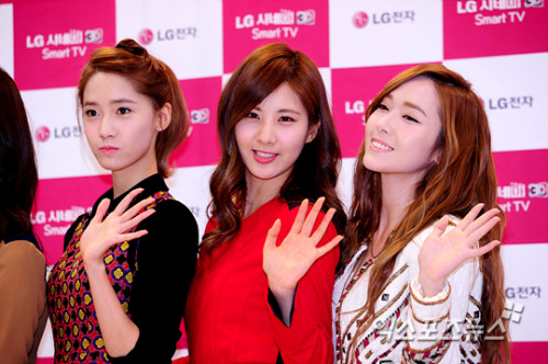 [PIC][15-11-2012]SNSD xuất hiện tại buổi fansign cho thương hiệu "LG" vào chiều nay Tumblr_mdj15iqozO1rusimzo1_500