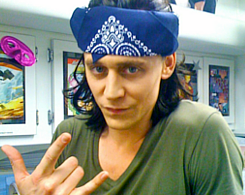 Tom Hiddleston - Kibeszélősdi - Page 9 Tumblr_mdkdq21Scv1r79z72o7_250