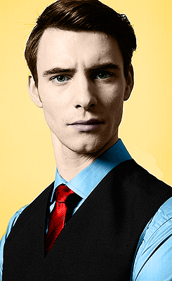 Harry Lloyd (Viserys Targaryen) Tumblr_mdn7awoE4x1rxc9fuo1_250