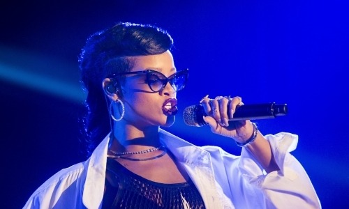 Fotos de Rihanna (apariciones, conciertos, portadas...) [10] - Página 2 Tumblr_mdq0w8XEaO1rveoj6o1_500