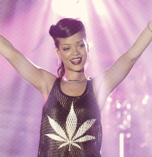 Fotos de Rihanna (apariciones, conciertos, portadas...) [10] - Página 2 Tumblr_mdqqtmluGM1r31zdvo1_500