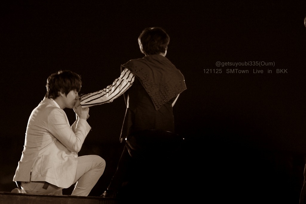 121125 Minho @ SMTOWN Bangkok Tumblr_me228sdWvw1rsplwwo1_1280