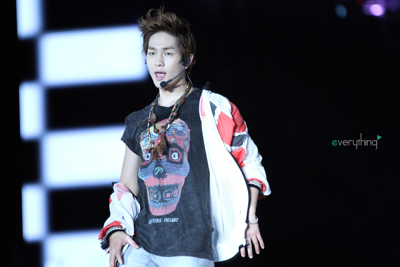 121125 Onew @ SMTOWN Bangkok Tumblr_me55np8Q6k1rtjlxyo1_1280