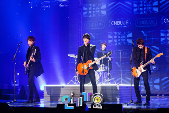 [Live] CNBLUE @ SBS Inkigayo Special (25.11.2012) Tumblr_me7u4cWaOI1rgxfbio2_1280