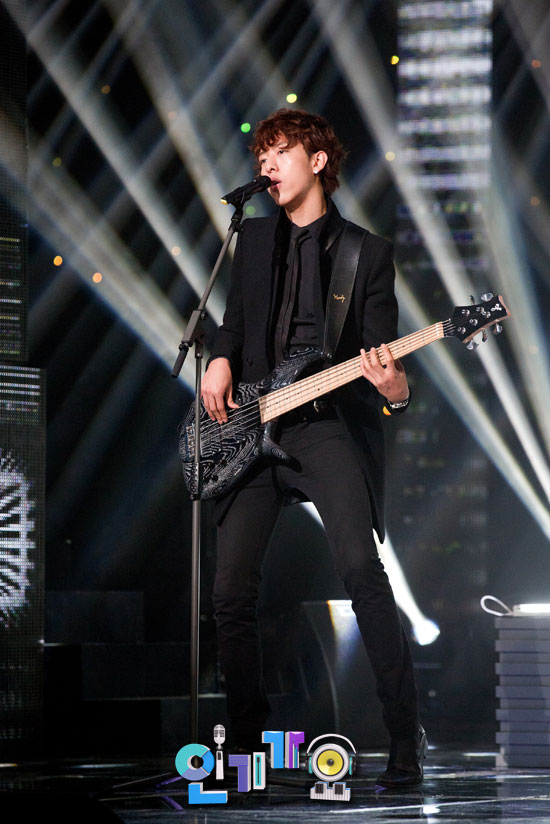 [Live] CNBLUE @ SBS Inkigayo Special (25.11.2012) Tumblr_me7u4cWaOI1rgxfbio8_r1_1280