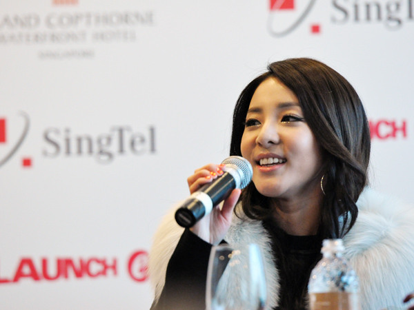 [Interview] Conférence des 2NE1 à Singapour. Tumblr_meaft2h1Y11qzjb8ko5_1280