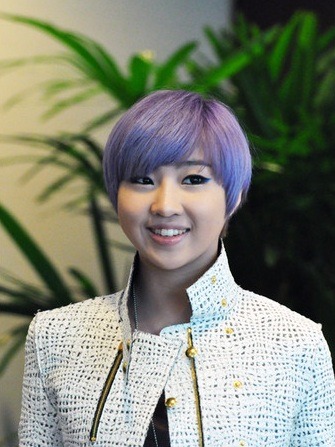 [Interview] Conférence des 2NE1 à Singapour. Tumblr_meafxhPOup1qzjb8ko3_400