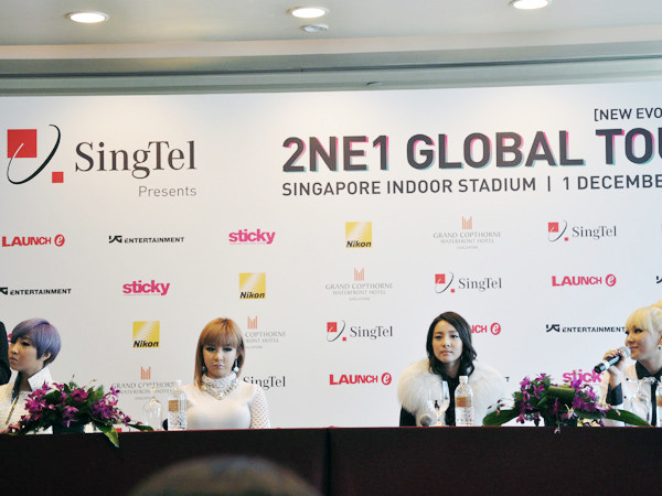 [Interview] Conférence des 2NE1 à Singapour. Tumblr_meah5mUJ3l1qzjb8ko3_1280