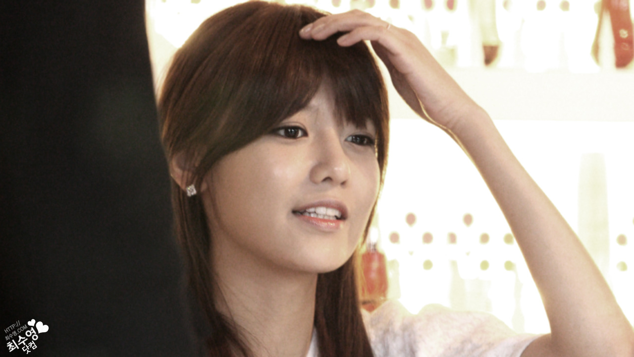 [PIC][01-12-2012]SooYoung xuất hiện tại buổi fansign cho thương hiệu mỹ phẩm "LLang" vào chiều nay Tumblr_mecrbvCUpU1rs68xto2_1280