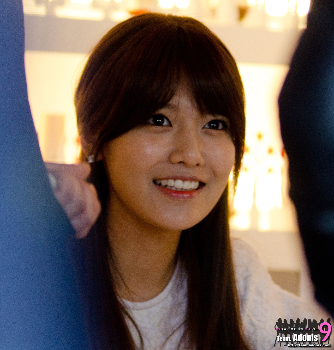 [PIC][01-12-2012]SooYoung xuất hiện tại buổi fansign cho thương hiệu mỹ phẩm "LLang" vào chiều nay Tumblr_mect7cLwLr1qc9m5do1_1280