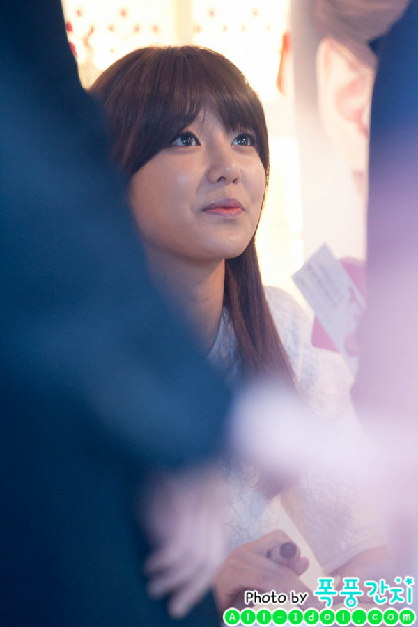 [PIC][01-12-2012]SooYoung xuất hiện tại buổi fansign cho thương hiệu mỹ phẩm "LLang" vào chiều nay Tumblr_medzw01I751qc9m5do1_1280