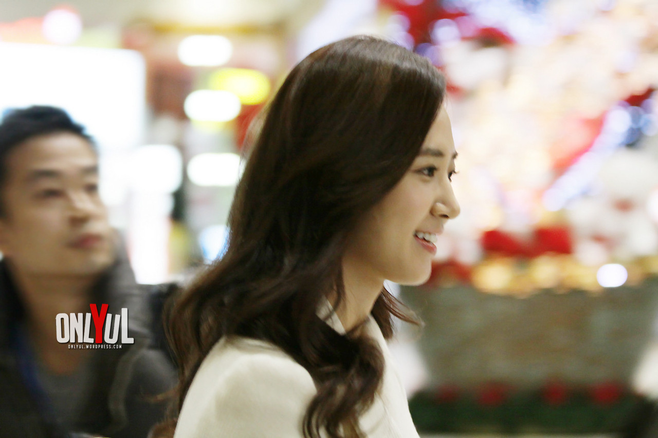 [PIC][04-12-2012]SNSD khởi hành đi Nhật Bản vào tối nay Tumblr_meihwsF3d31rs68xto2_1280