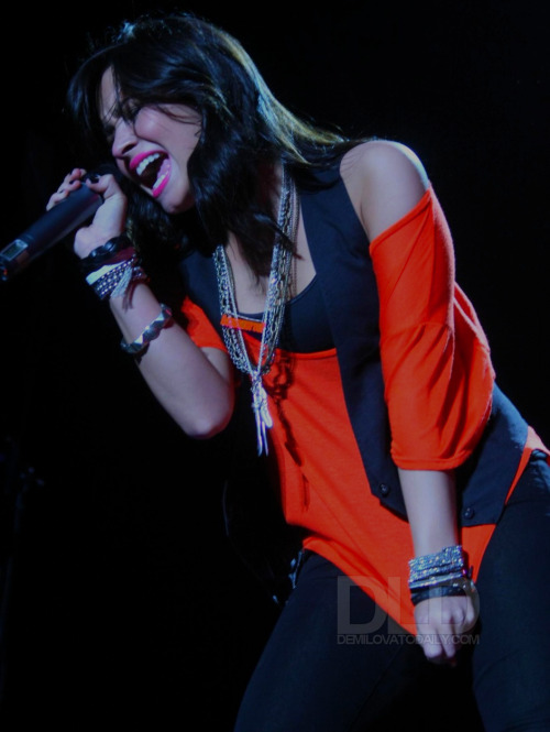 صور Demi Lovato 2010 Tumblr_l5gukdcwRR1qbj360o1_500