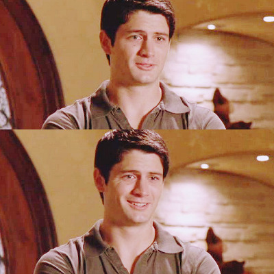 JAMES LAFFERTY ϟ Tu m'as rendu aussi heureuse que malheureuse. Tumblr_l81yvuPa331qdsisgo1_400