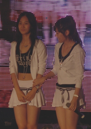 [PICS/GIF][21-08-2011] Topic đặc biệt về Yulsic (P4) Happy Yulsic's day :X Tumblr_lc102nyO2e1qddxdgo1_400