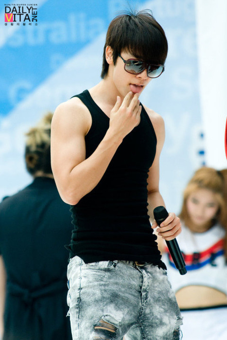 Donghae [동해] - Page 3 Tumblr_lj47u9DIsA1qghshmo1_500