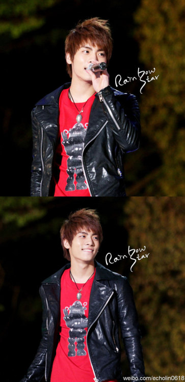  110506 Jonghyun smile @ S. music show Tumblr_lkyf2mr2HV1qbf70so1_500