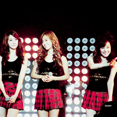 [PICS][9/10/2011] YoonYul's Love Story ๑۩۞۩๑  We are more than real *!!~ - Page 39 Tumblr_lmrq5zNtHH1qcyj59o1_500