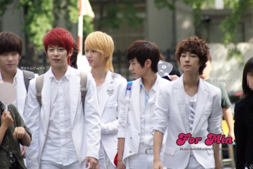 [PICS] Boyfriend Après Music Bank 17.06.11 Tumblr_lmy5w24cjO1ql2unpo1_500