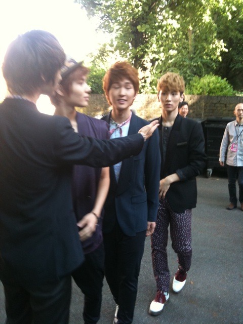 110619 SHINee – outside @ Abbey Road Studio Tumblr_ln1q6nDdPy1qbf70so1_500