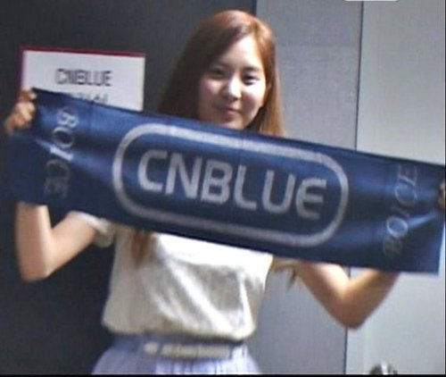 [PIC][14-07-2011] Seohyun cổ vũ cho CNBLUE ! Tumblr_loajl4WVHg1qifouqo1_500