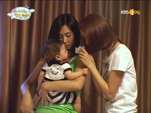 [PIC][16-07-2011] YoonYul và con của họ Tumblr_lobglc6E551qcgw4no1_500