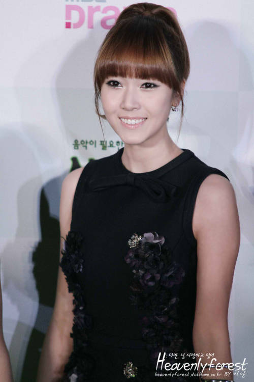 Jessica (Jessica Jung Sooyeon 제시카정수연) - Page 4 Tumblr_lpc1tc6PPb1qzj7t8o1_500