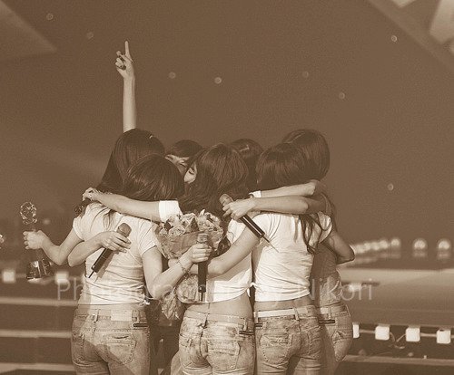 ¡Feliz 4to Aniversario, Girls'Generation! Tumblr_lpew1kJRx41qbvzzdo4_500