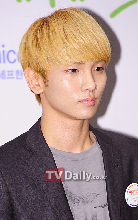 110812 Taemin y Key @ “Together for Africa” at Seoul Plaza Hotel  Tumblr_lpt0h54NFI1qk8siro1_500