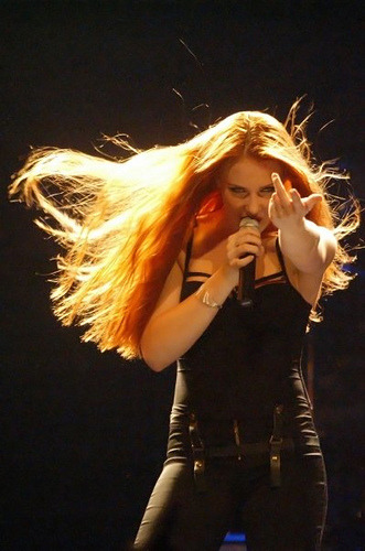 Fotos de Simone Simons - Página 21 Tumblr_lpxyqi03g51qfhexwo1_400