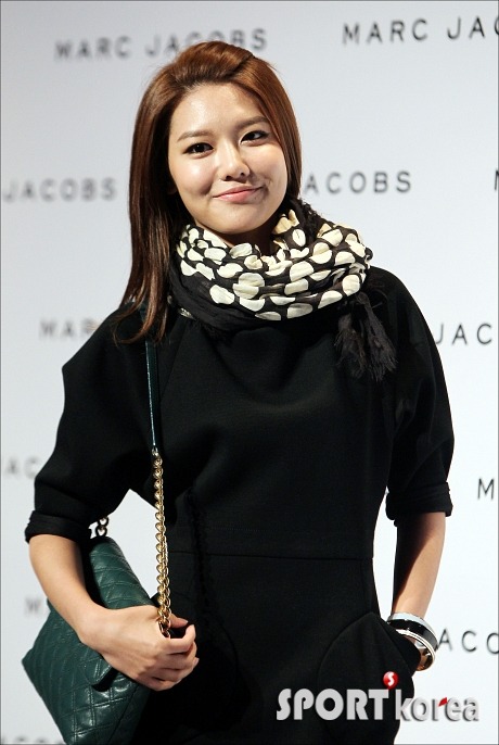 Sooyoung, Yoona @ MARC JACOBS 2011 COLLECTION Tumblr_lqfkpiWsWm1qbbit0o1_500