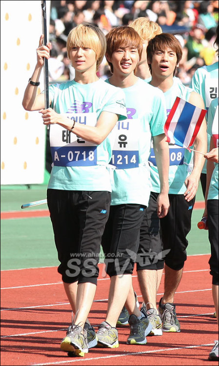 110827 SHINee @ Idol Sports Competition  Tumblr_lqkliaoDr21qbf70so1_500