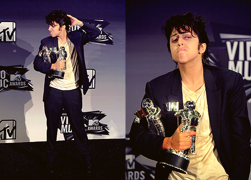 MTV Video Music Awards 2011 [28/08/11] [5] >> 2 premios + Actuación - Página 37 Tumblr_lqo7riP7MH1qdmb8eo1_500