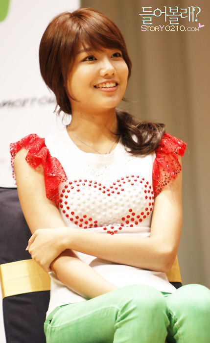 [PIC][31-08-2011] Hình ảnh khá lạ của Sooyoung Tumblr_lqqek3eWdN1qb1ovyo1_500