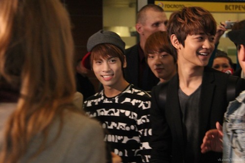 110905 SHINee @ Rusia Tumblr_lr2ohndqeM1r2hbn7o2_500