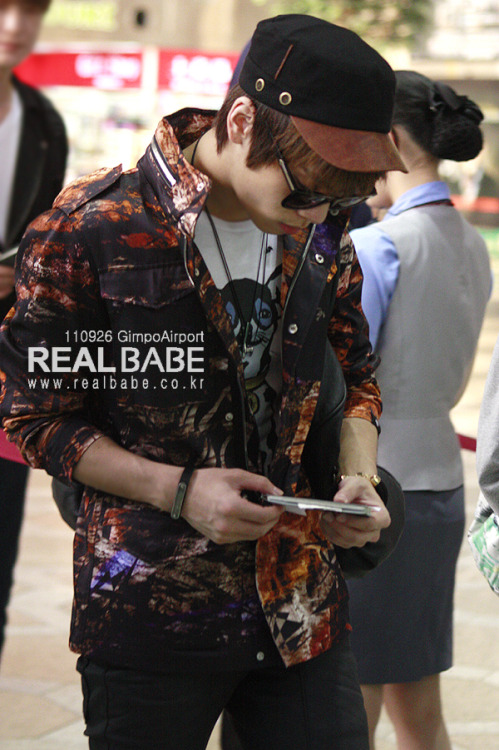 021011 SHINee en el aeropueto @ Gimpo Airport Tumblr_lse5fkKuzW1qeapkdo1_500