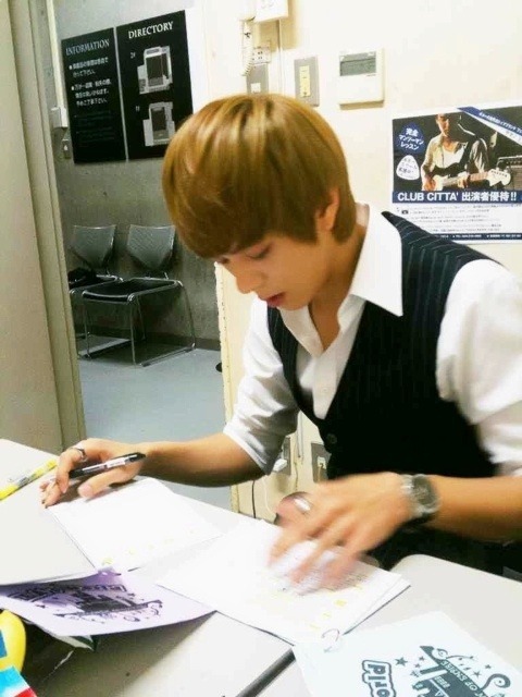  [OFFICIAL] 111009 ZE:A Japan Blog update part 2 Tumblr_lssws1wD9C1r1t7neo2_500