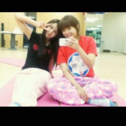 [SELCAS] Eunji và  Hayoung chụp ảnh  tất đôi Tumblr_ltivz0Wa931qj2p6po3_250