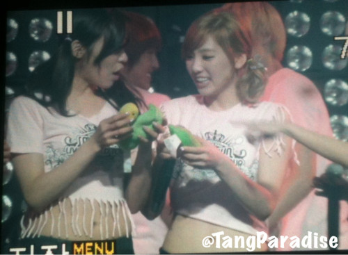 [PIC+VID+GIF][20/1/2012]∴♥∴ TaeNy ∴♥∴ Happy's Heaven ∴♥∴ Twinkle - Taeny Lấp Lánh - TaeTiSeo  ∴♥∴ - Page 11 Tumblr_ltjz90hX8M1qan6eto1_500