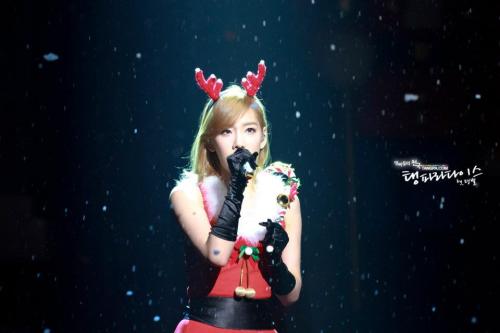 [VID + PICS] Taeyeon @ MBC Christmas Special Recording Tumblr_lwhy8800tt1qhf7eqo1_500