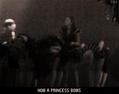 [GIFS][04-01-2012] Cách Công chúa chào hỏi~~ [lúc nào cũng khác ngườiO.O] Tumblr_lx1ve4nqvE1qbktr1o2_250