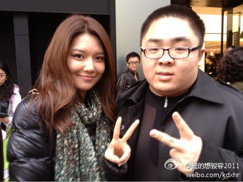  [PIC][16-01-2012]SooYoung chụp ảnh cùng fan Hồng Kông Tumblr_lxwb21sIn81qiknqko1_500