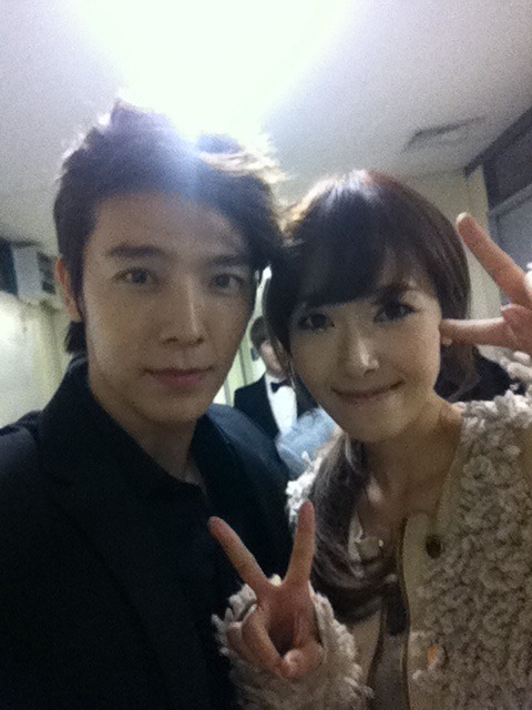 [TRAD] Donghae de Super Junior, twittea una selca suya junto a Jessica Tumblr_ly3232VhEy1qjnoe5o1_500