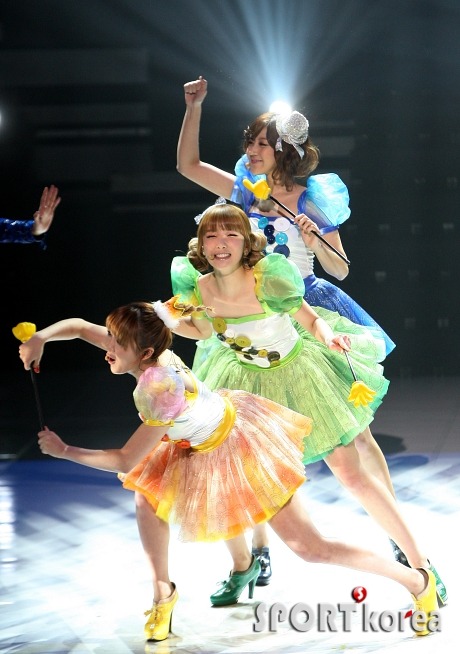 [15.02.2012][Pics] Rainbow Pixie -  JTBC Music on Top Tumblr_lzfoii6AGE1r9sfiao5_r1_500