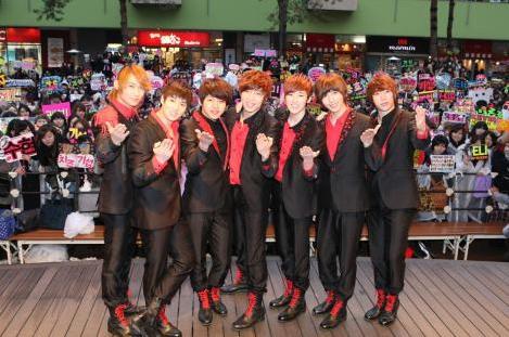 280212 U-Kiss en el evento de lanzamiento en el Tokio Dome City, LaQua Tumblr_m060t8S0Le1qaq5eko1_500