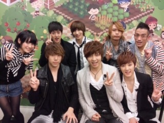 280212 Chris Matsumura comenta en Ameblo sobre su grabación con U-Kiss Tumblr_m061pn1HUd1qaq5eko1_400